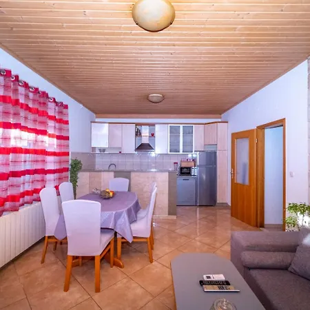 Apartment Zoran - 30 M From Postira