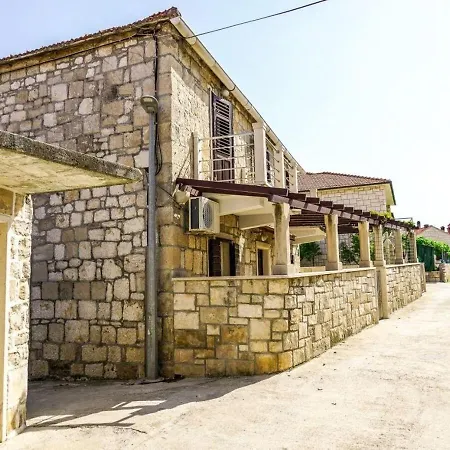 Zoran Apartment Postira